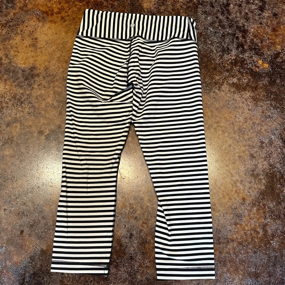 Lululemon Wunder Under Crop 19” black and white stripes - Picture 2 of 2